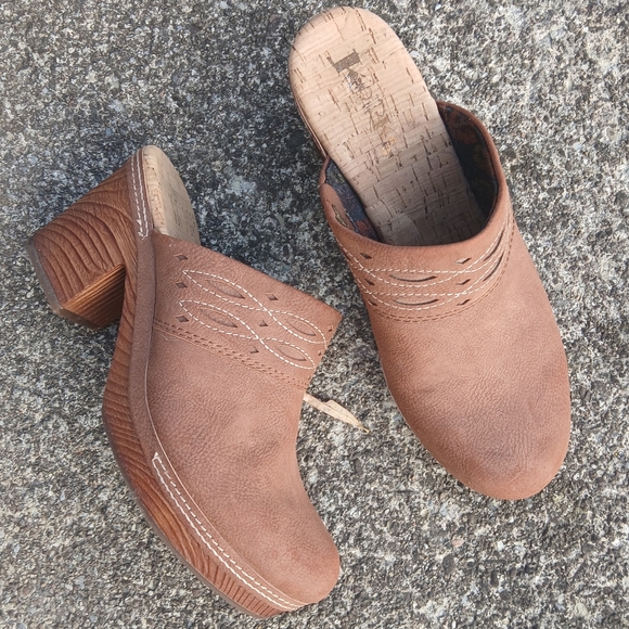 Kork-Ease Shoes - KORKS Women's Size 9 Brown Clogs